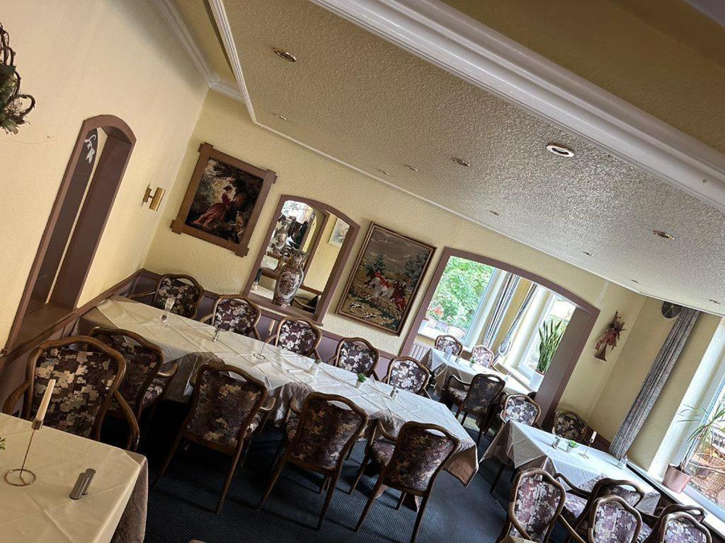 Hotel-Cafe-Restaurant Parkhaus Альтенау Экстерьер фото